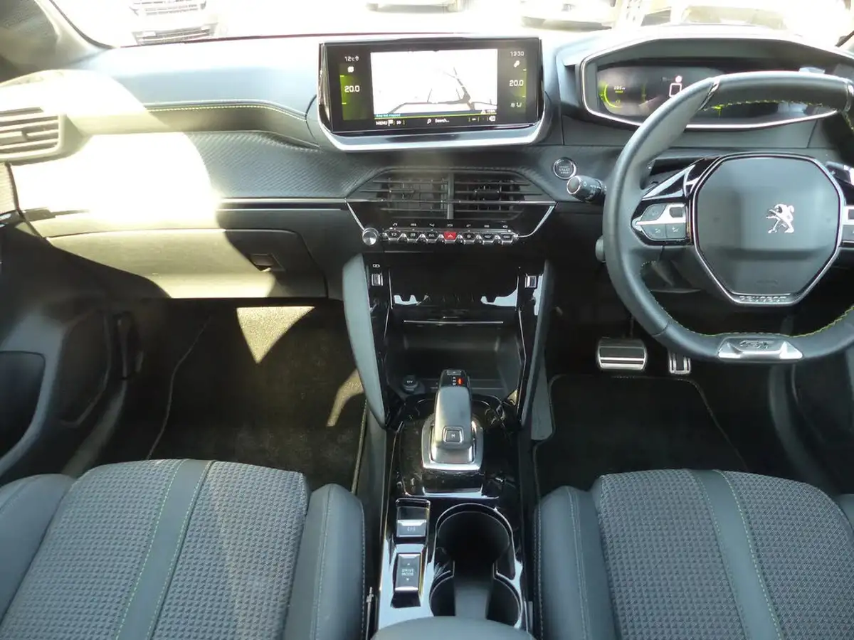 2022-peugeot-208-12-puretech-gt-100bhp-eat8-big-9