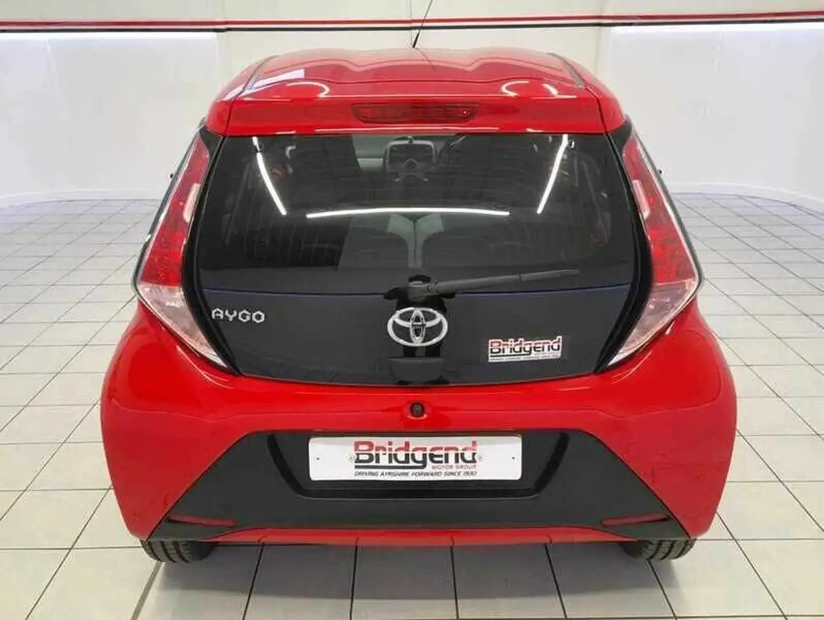 2017-toyota-aygo-10-vvt-i-x-play-71bhp-5d-x-shift-big-4