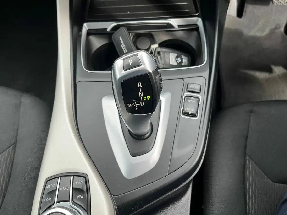 2019-bmw-1-series-15-118i-se-business-5d-auto-big-25