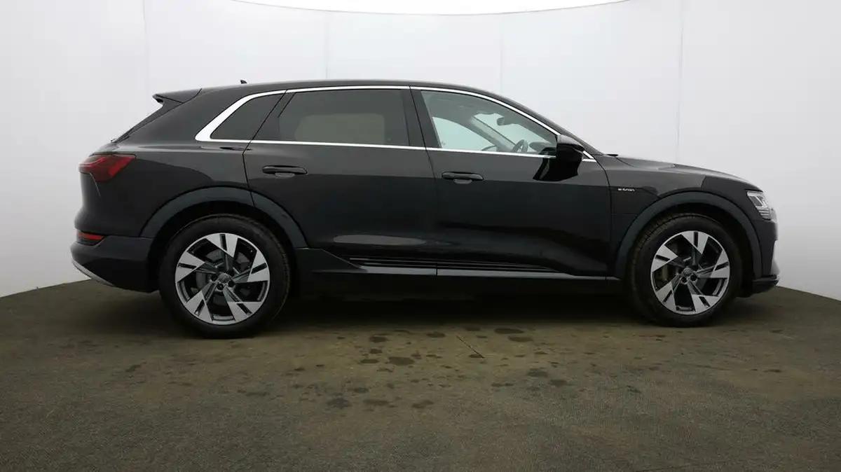2019-audi-e-tron-55e-big-45