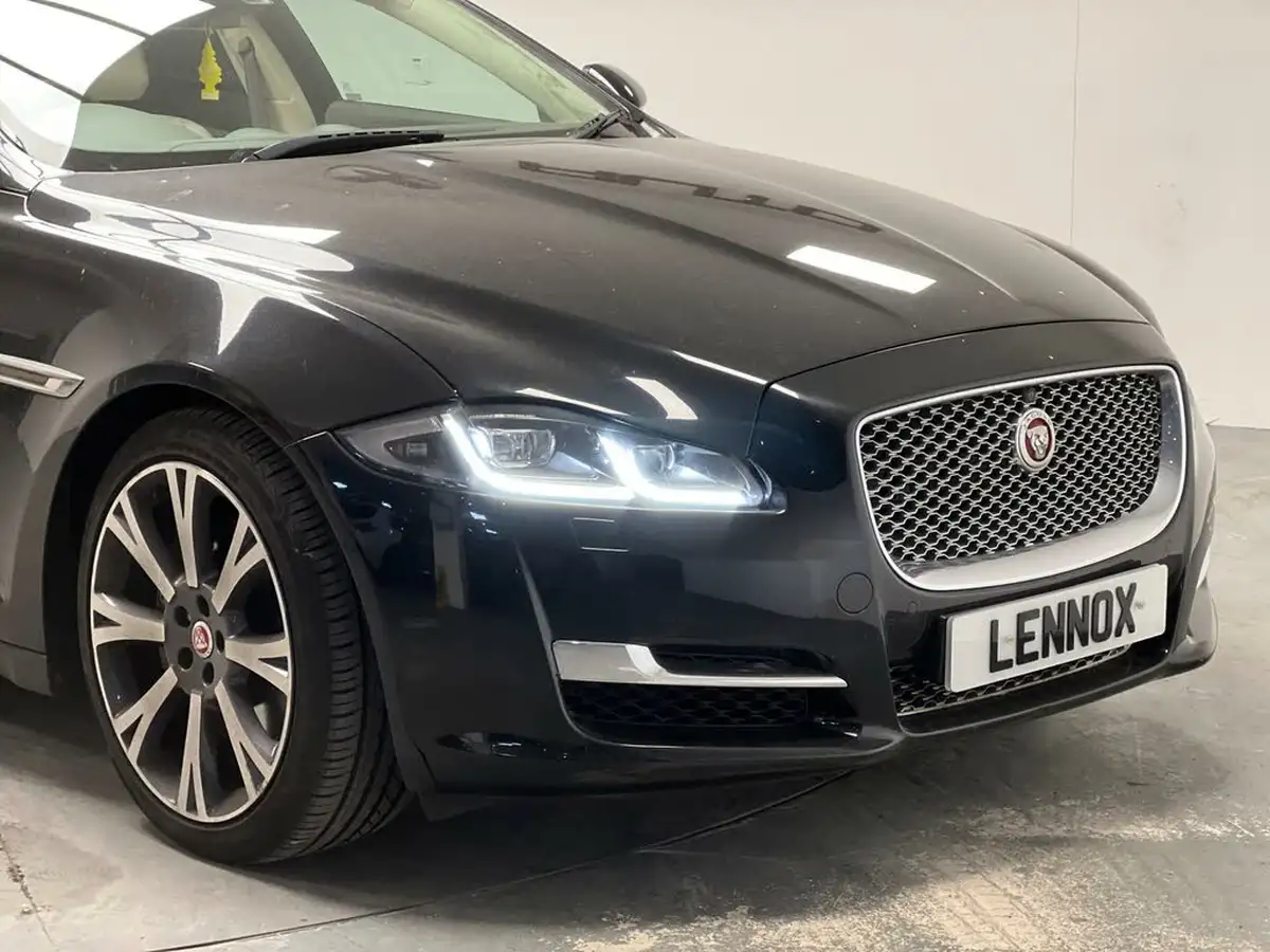 2016-jaguar-xj-series-30td-xj-portfolio-lwb-saloon-big-4