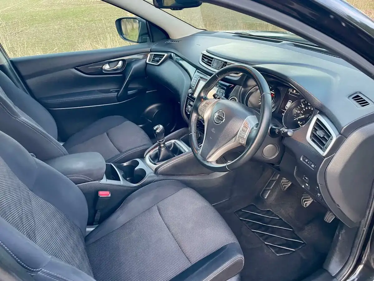 2014-nissan-qashqai-15dci-acenta-premium-big-29