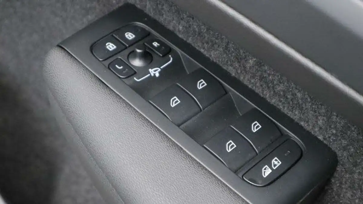 2024-volvo-xc40-20-b4-plus-big-23