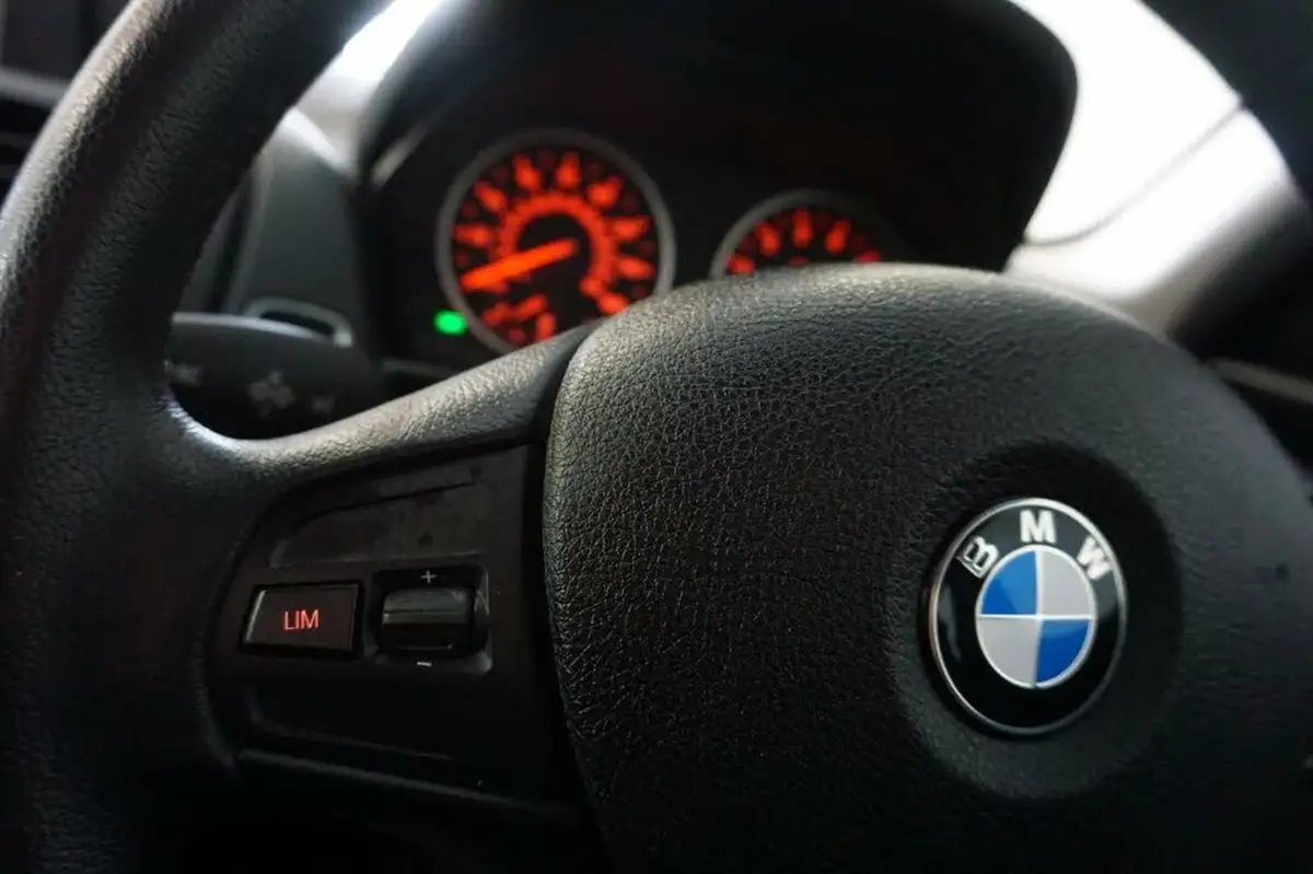 2013-bmw-1-series-16-114i-se-ss-5d-big-29