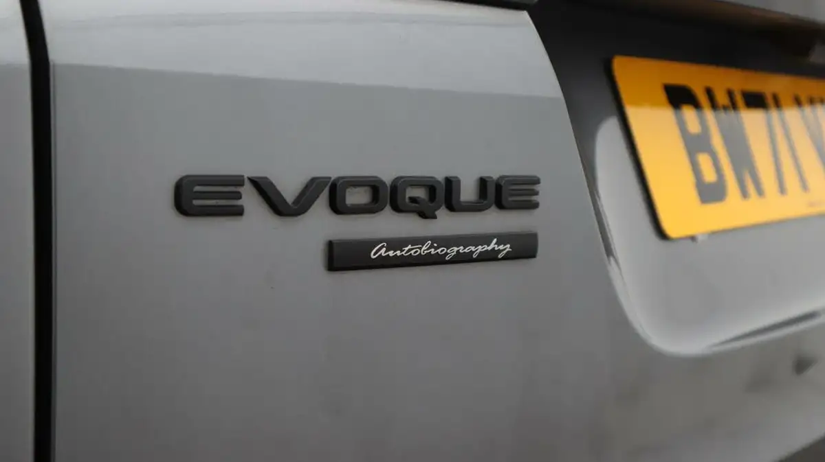 2021-land-rover-range-rover-evoque-15-p300e-autobiography-big-21