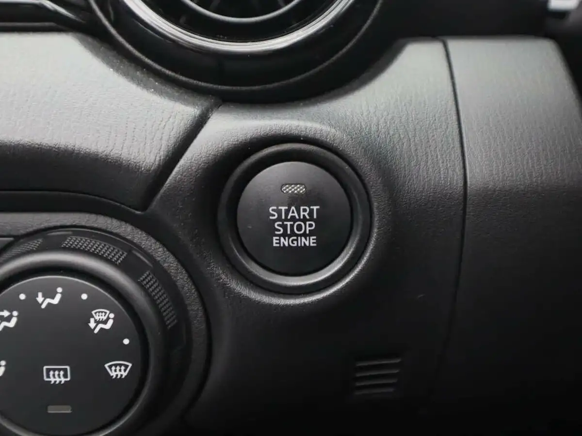 2017-mazda-mx-5-15-se-big-14