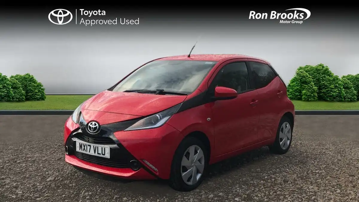 2017-toyota-aygo-10-vvt-i-x-play-71bhp-5d-big-2