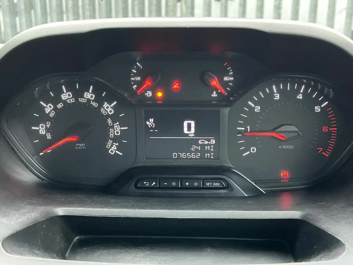 2021-peugeot-partner-15-bluehdi-1000-professional-100ps-eu6dt-panel-big-21