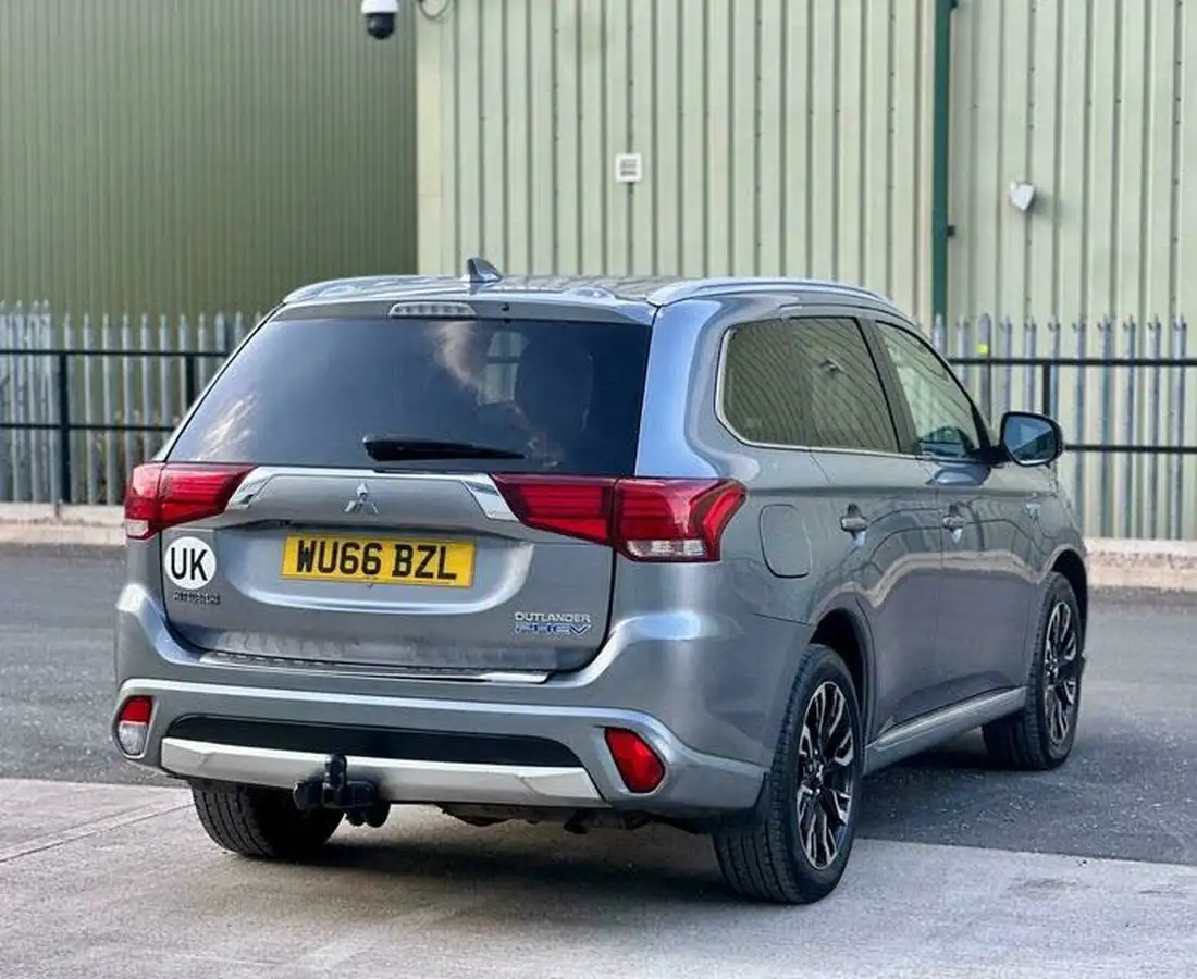 2016-mitsubishi-outlander-20-gx4h-phev-big-68