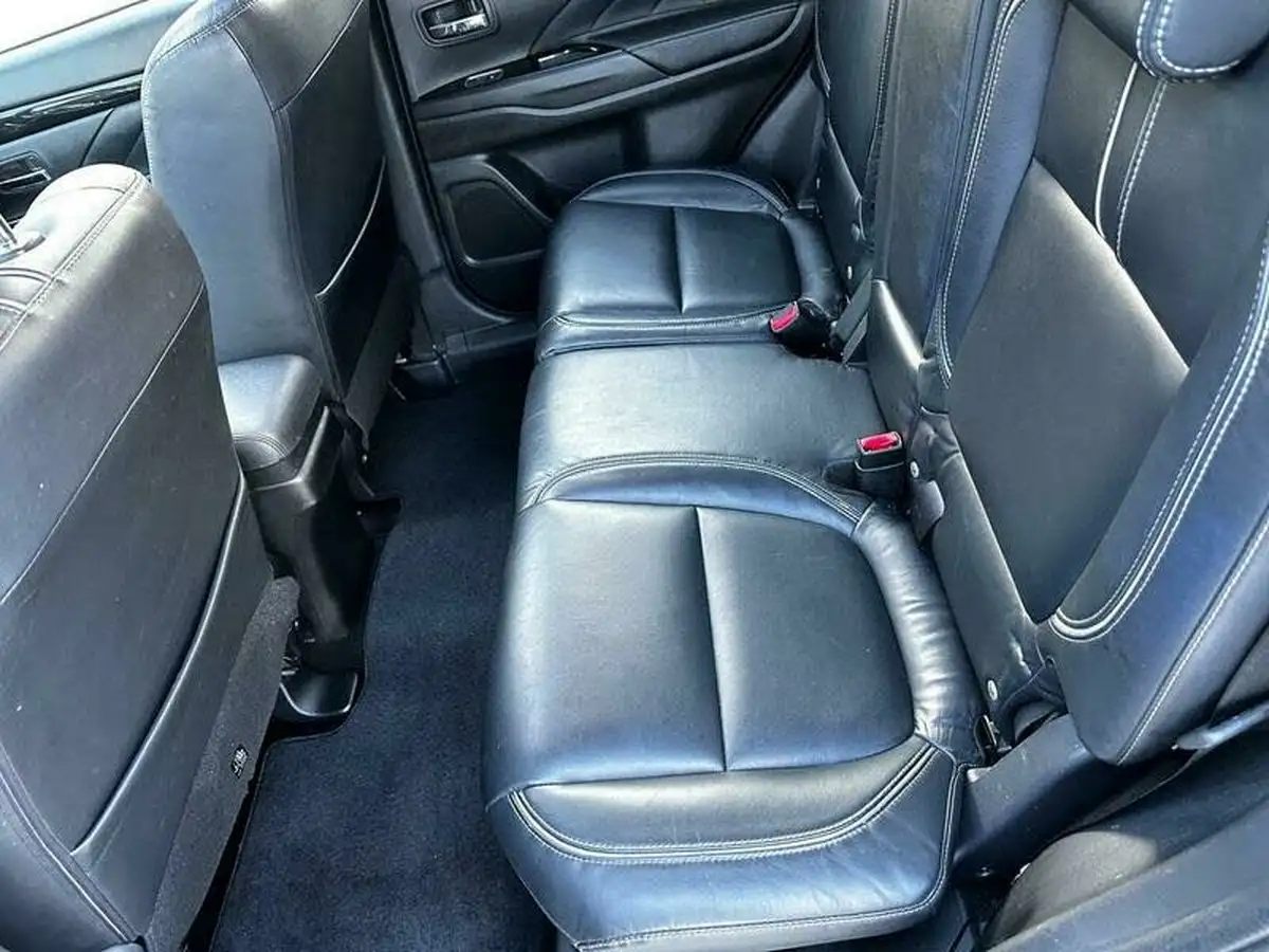 2016-mitsubishi-outlander-20-gx4h-phev-big-44