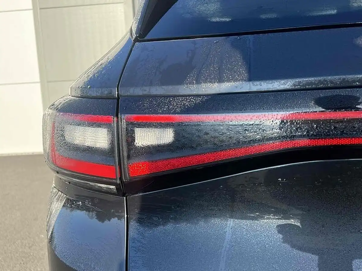 2021-volkswagen-id4-e-first-edition-big-10