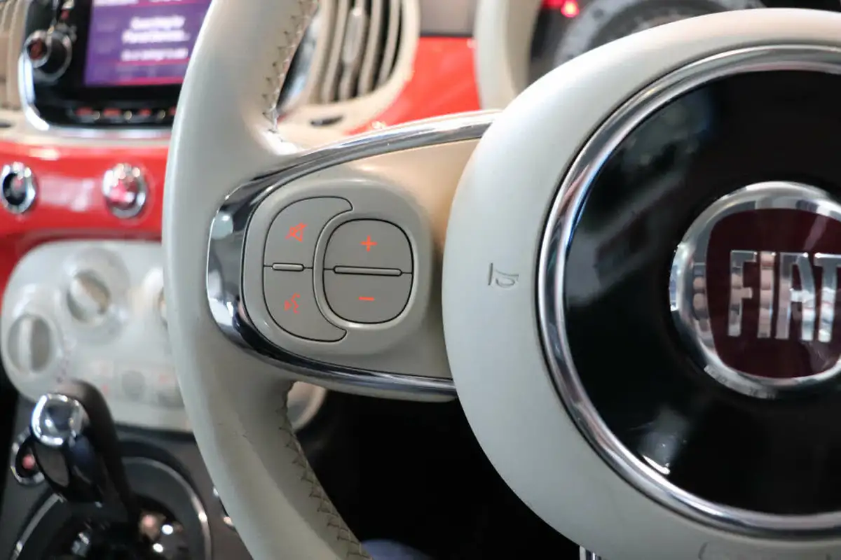 2016-fiat-500-12-lounge-dualogic-big-39
