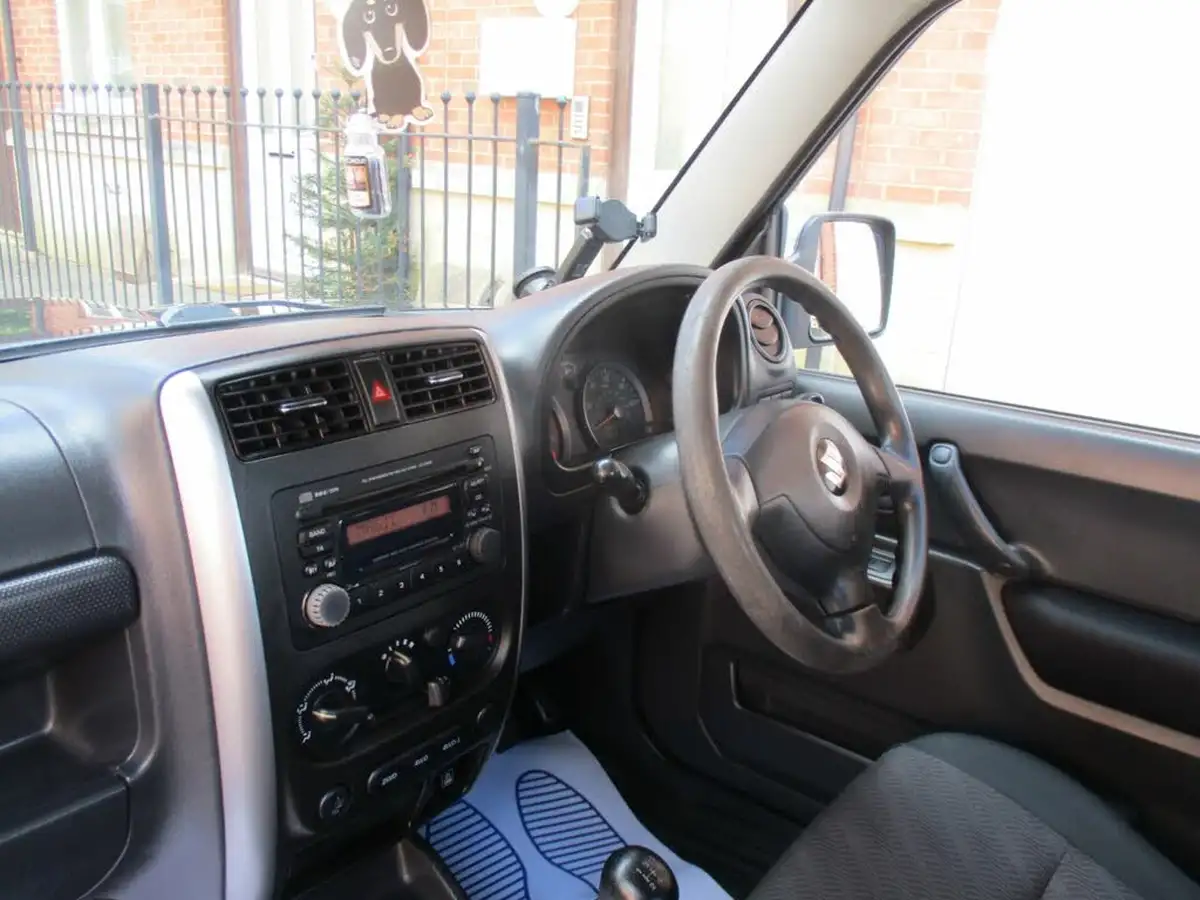 2013-suzuki-jimny-13-sz3-85ps-big-35