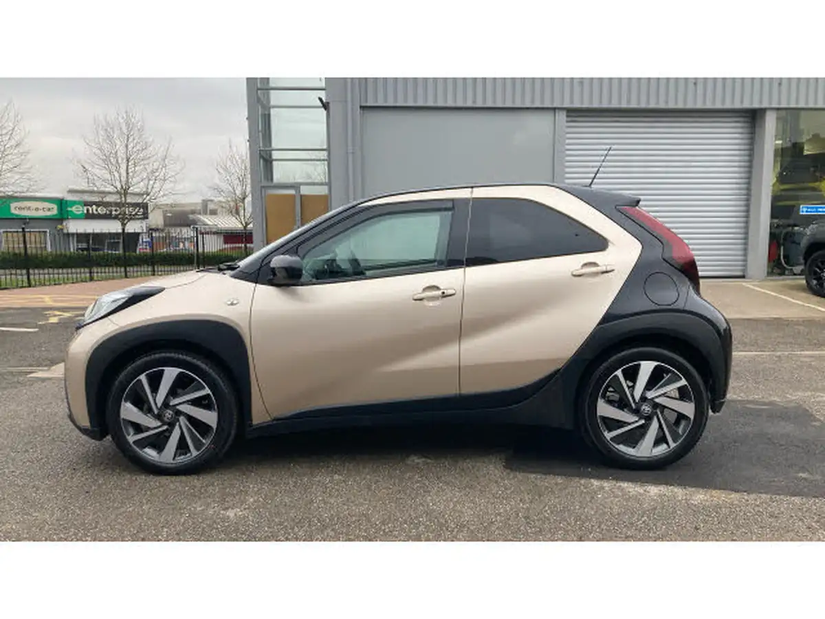 2023-toyota-aygo-x-10-vvt-i-exclusive-big-16
