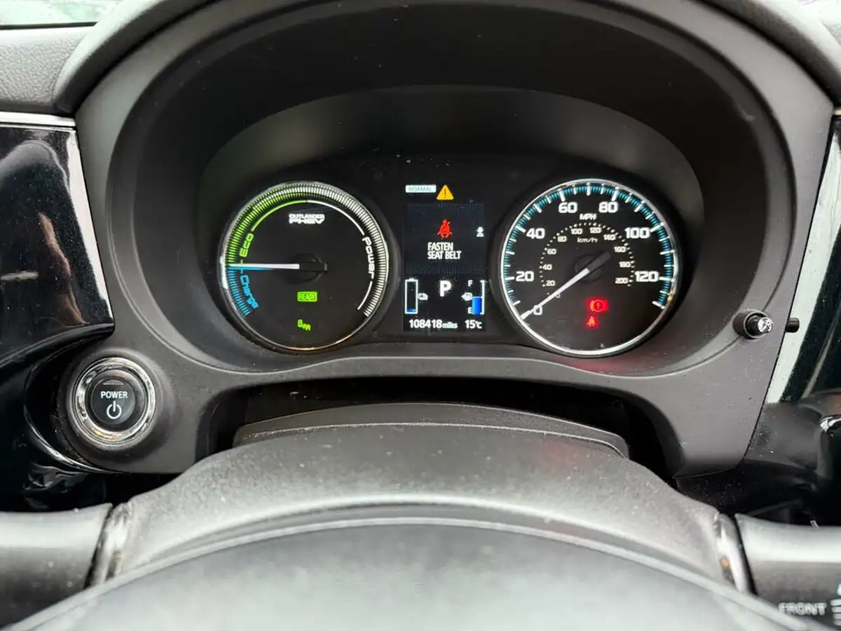 2018-mitsubishi-outlander-20-4h-phev-big-18