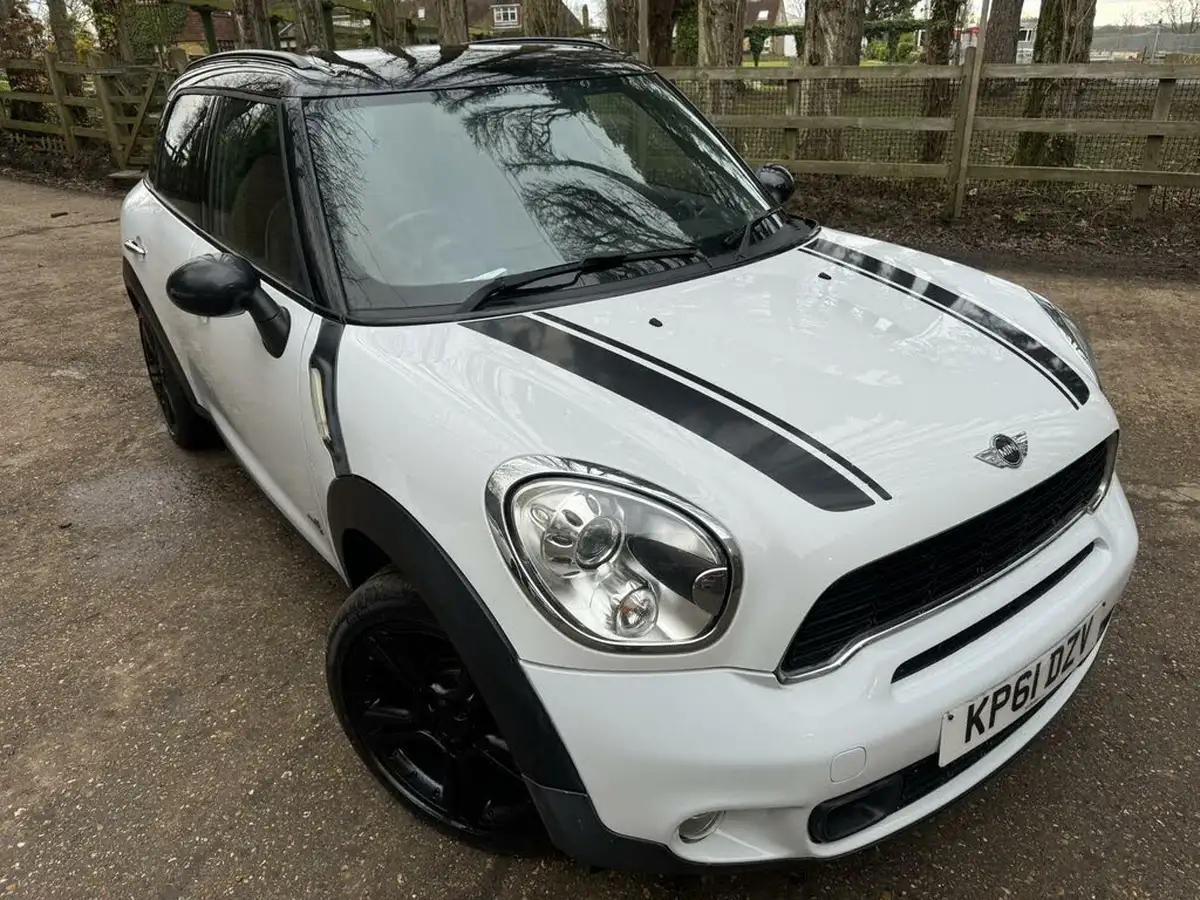 2011-mini-countryman-16-cooper-s-190bhp-all4-big-3