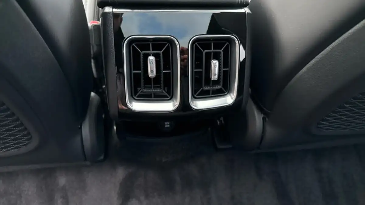 2025-kia-sorento-16-t-gdi-4-phev-big-22