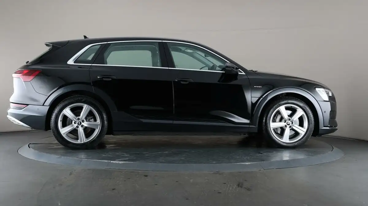 2021-audi-e-tron-50e-technik-station-wagon-big-62