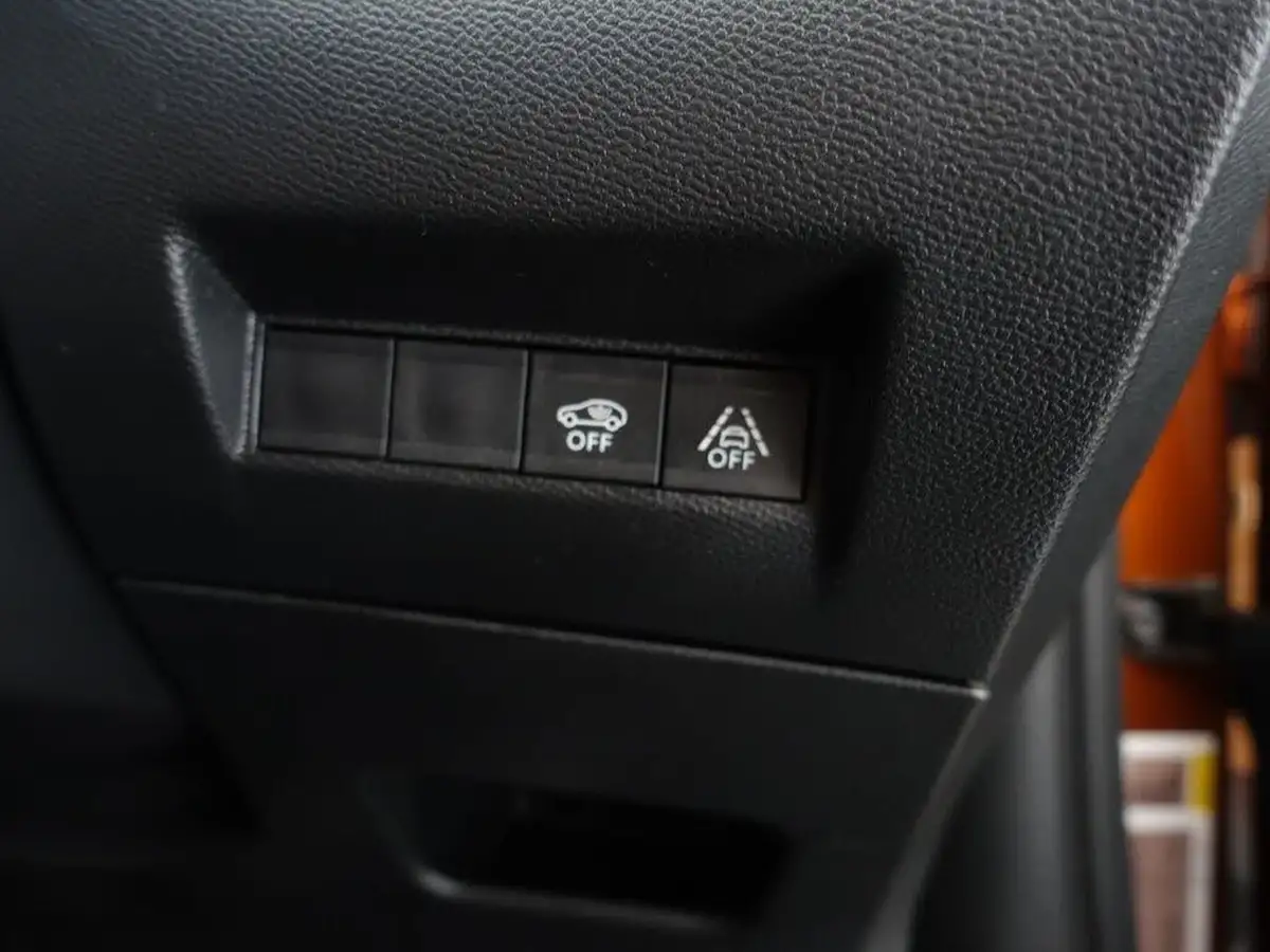 2021-peugeot-2008-suv-15-bluehdi-gt-big-27
