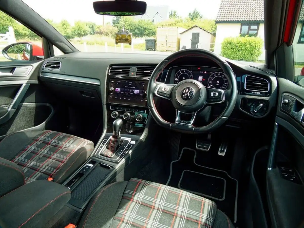 2019-volkswagen-golf-20-tsi-gti-performance-5d-dsg-big-18