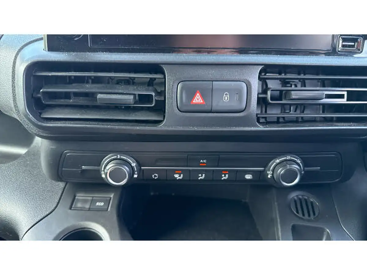 2023-toyota-proace-city-15d-design-100hpeu6d-big-30