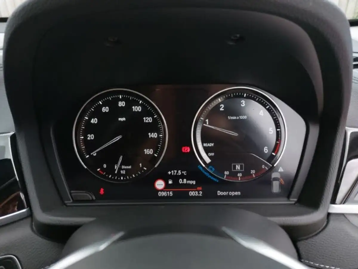 2022-bmw-x1-20td-sdrive18d-xline-big-8