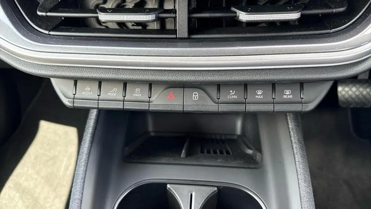 2025-skoda-elroq-e-edition-60-big-35