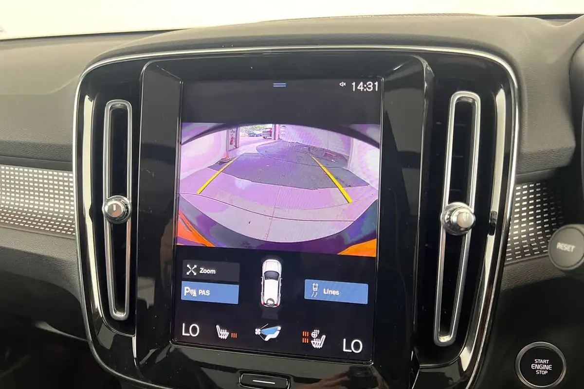 2022-volvo-xc40-15-t3-r-design-auto-big-15