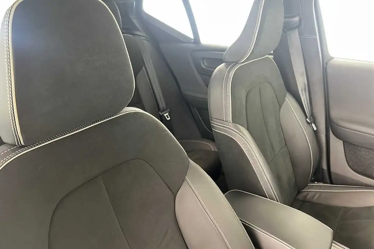 2022-volvo-xc40-15-t3-r-design-auto-big-39
