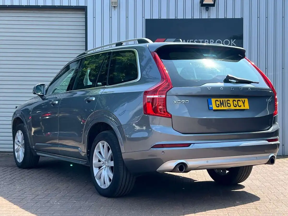 2016-volvo-xc90-20td-d5-momentum-big-3