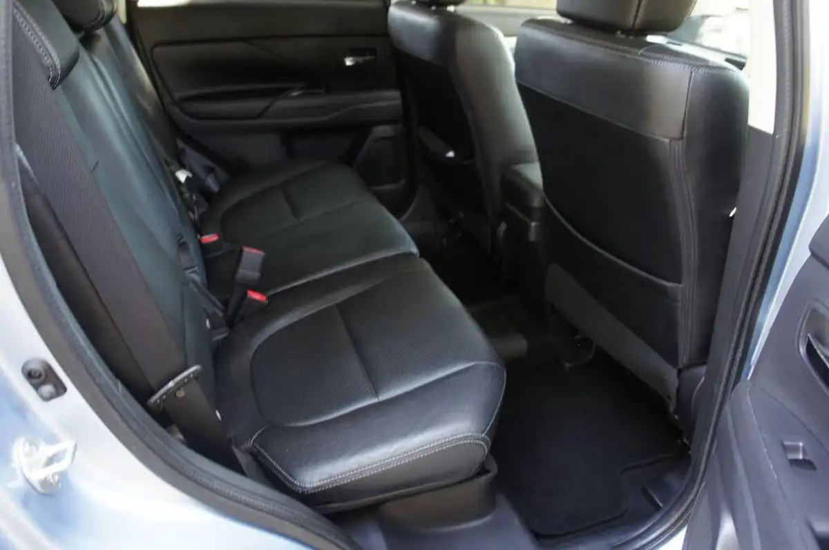 2014-mitsubishi-outlander-20-gx4h-big-8