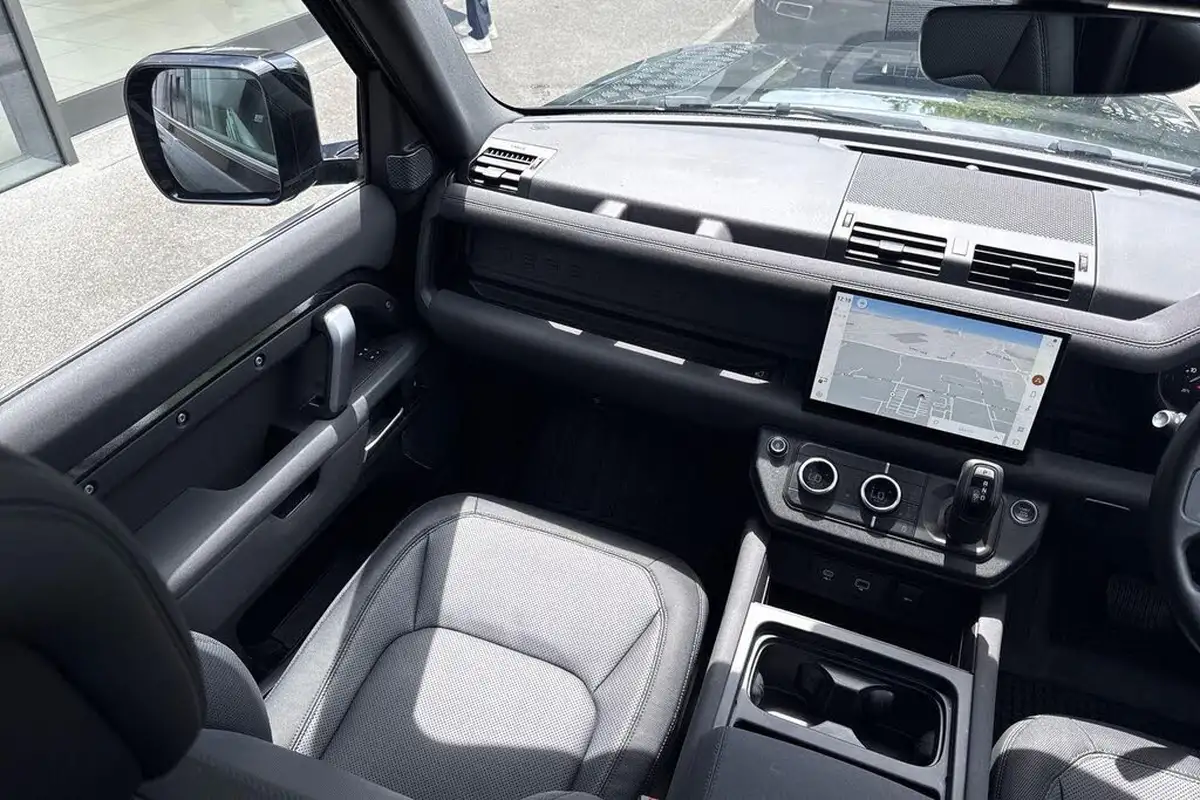 2022-land-rover-110-defender-20-p400e-x-dynamic-hse-big-27