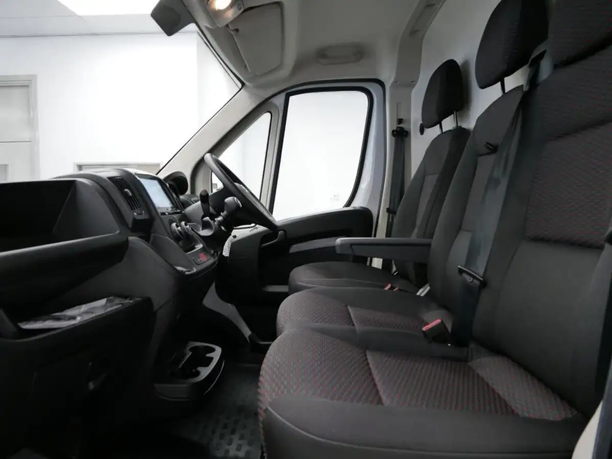 2023-citroen-relay-22bluehdi-35-l3h2-enterprise-edition-panel-big-16