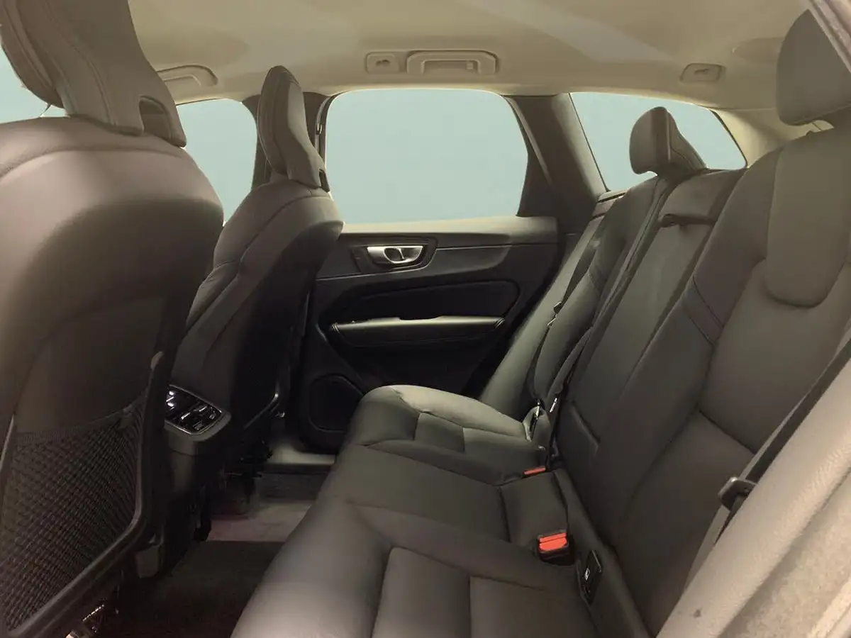 2024-volvo-xc60-20-b5-plus-big-32