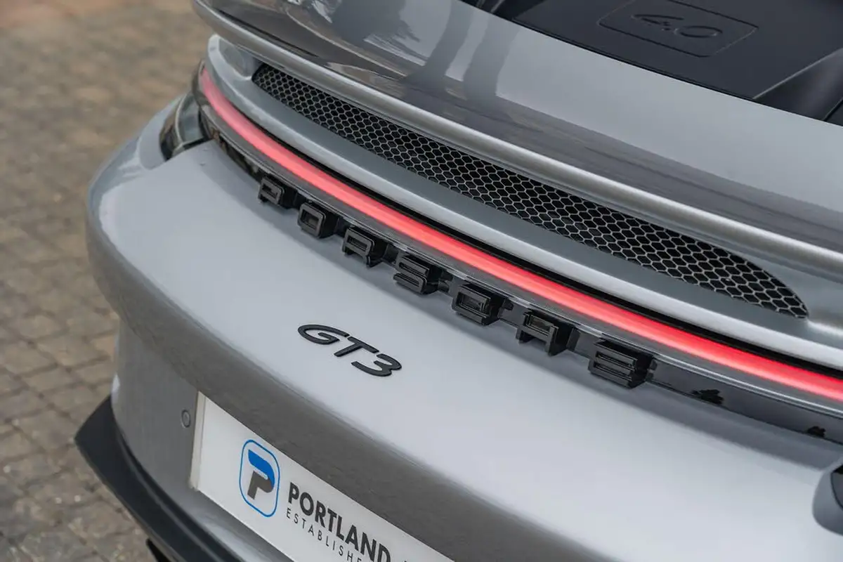 2021-porsche-911-40-gt3-rwd-big-20