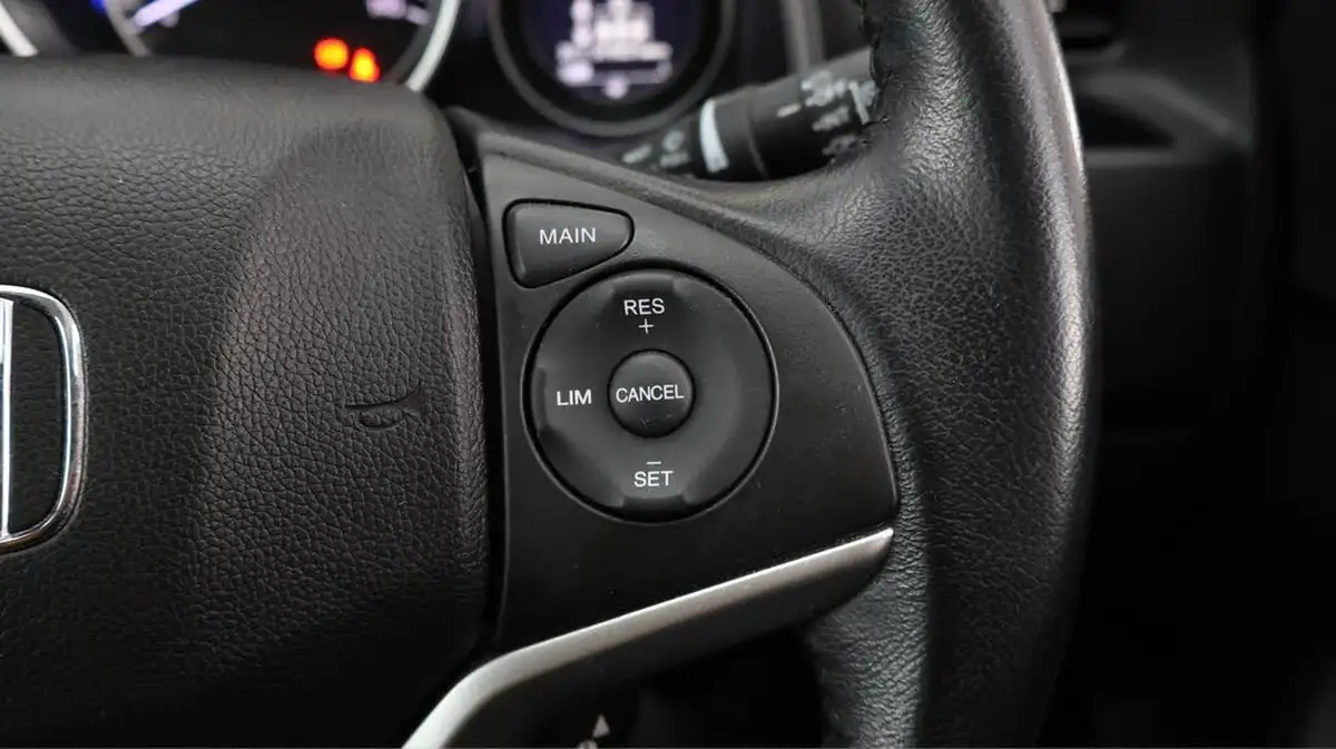 2020-honda-jazz-13-i-vtec-ex-navi-big-22