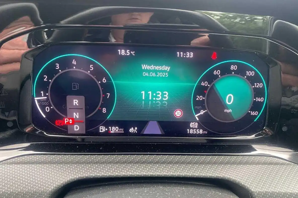2022-volkswagen-golf-15-etsi-r-line-150ps-hatchback-big-17