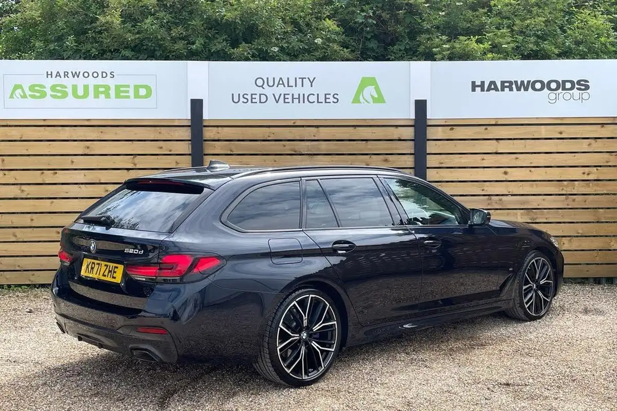 2021-bmw-5-series-20td-520d-m-sport-mht-touring-5d-big-2