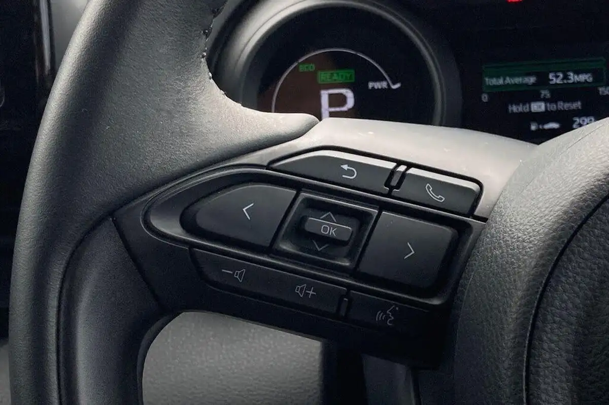 2024-toyota-yaris-15-vvt-i-design-big-28