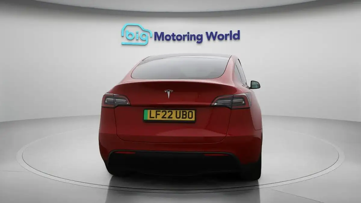 2022-tesla-model-y-e-long-range-big-6