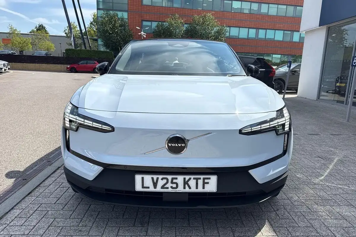 2025-volvo-ex30-e-twin-plus-big-11