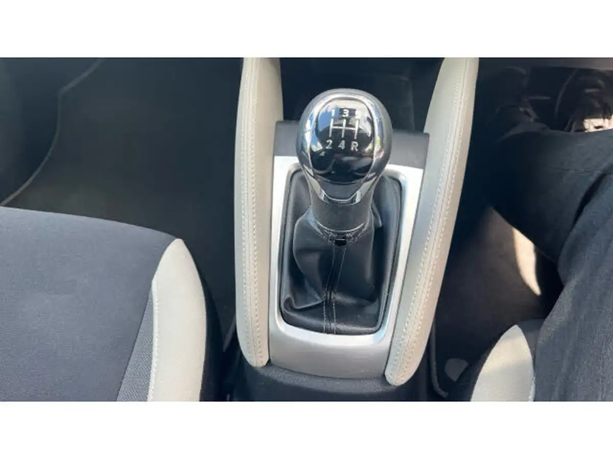 2017-nissan-micra-09-ig-t-n-connecta-big-26