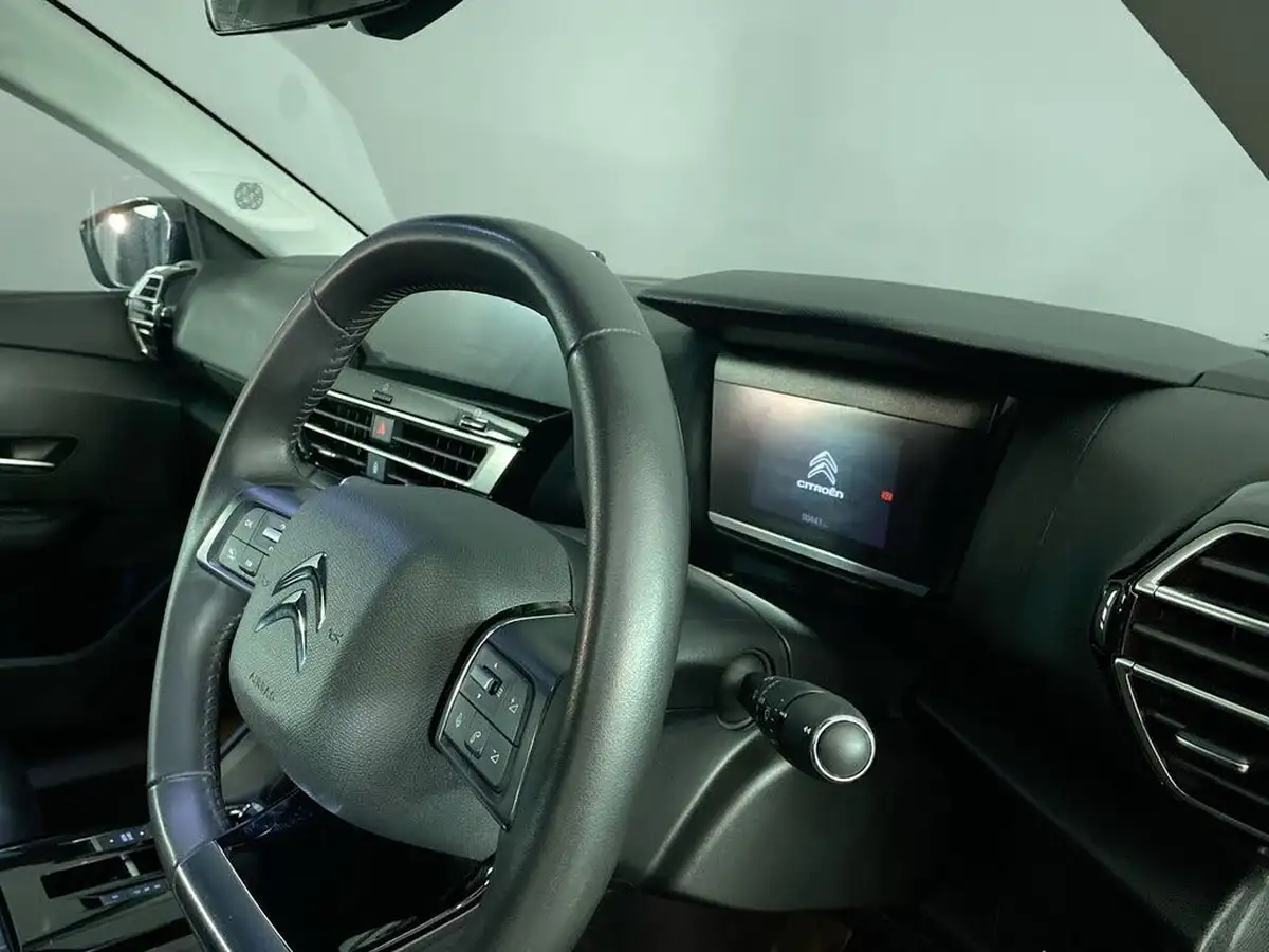 2022-citroen-c4-e-sense-big-23