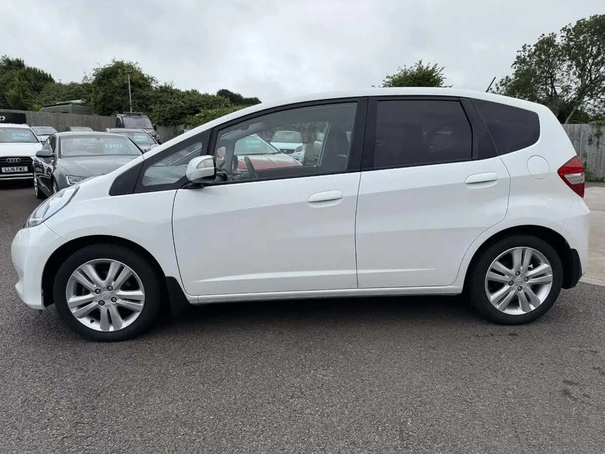 2014-honda-jazz-14-es-plus-big-6