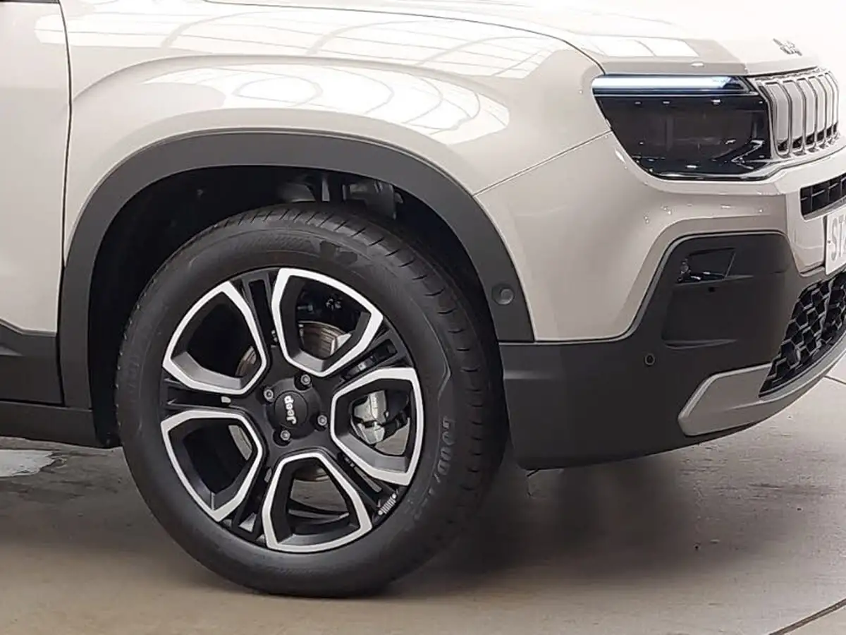 2025-jeep-avenger-12-gse-summit-big-8