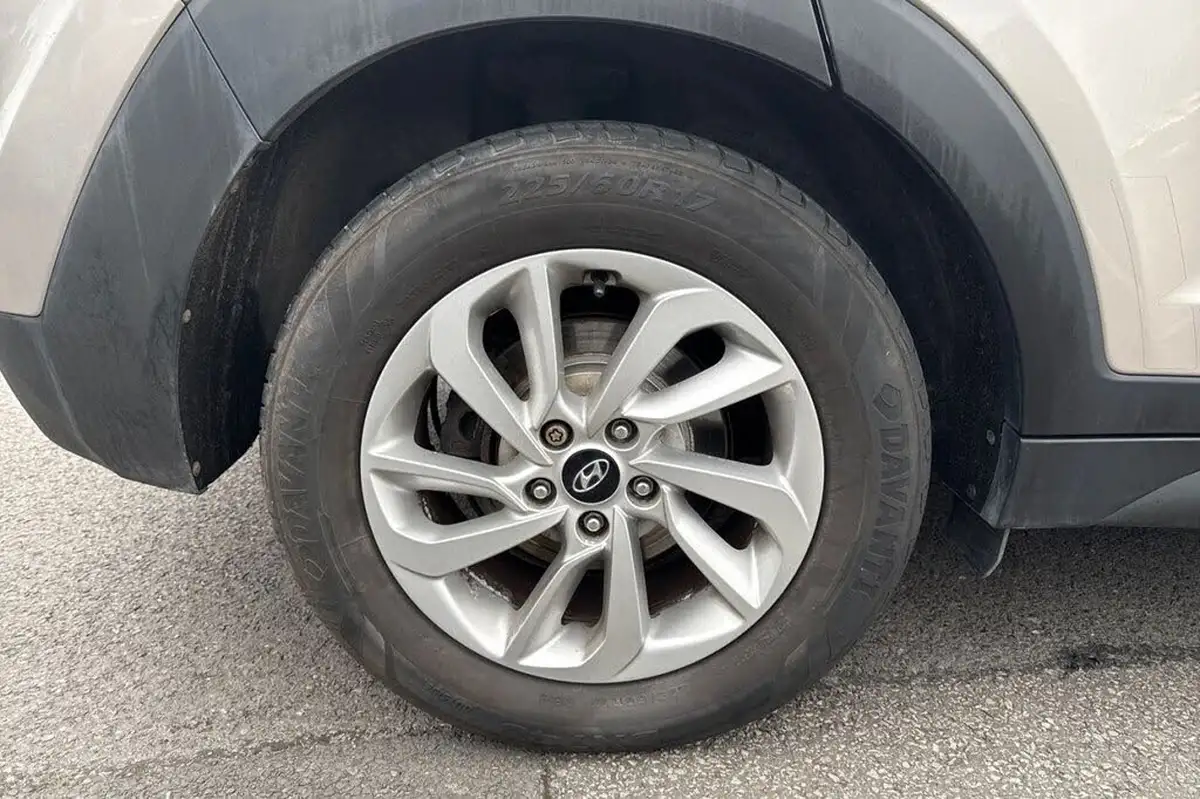 2016-hyundai-tucson-17crdi-blue-drive-se-nav-116ps-big-13