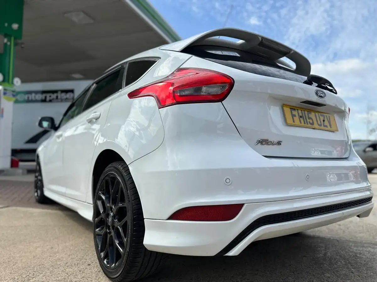 2015-ford-focus-15tdci-titanium-hatchback-big-4