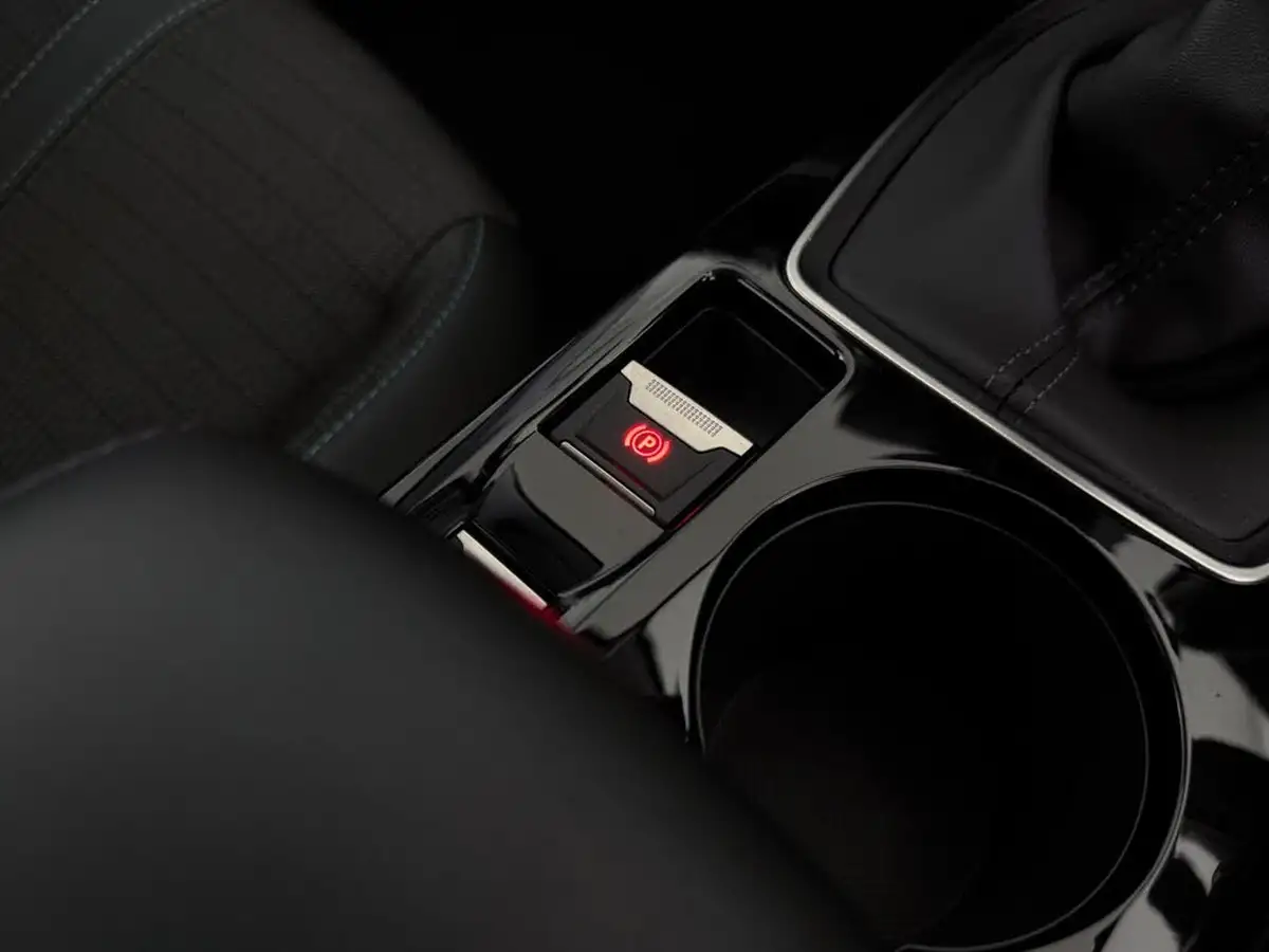 2020-peugeot-208-12-puretech-allure-100bhp-big-41