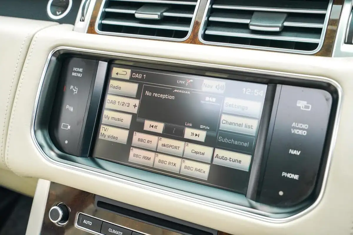 2014-land-rover-range-rover-30-sd-v6-autobiography-30-sd-ss-big-42