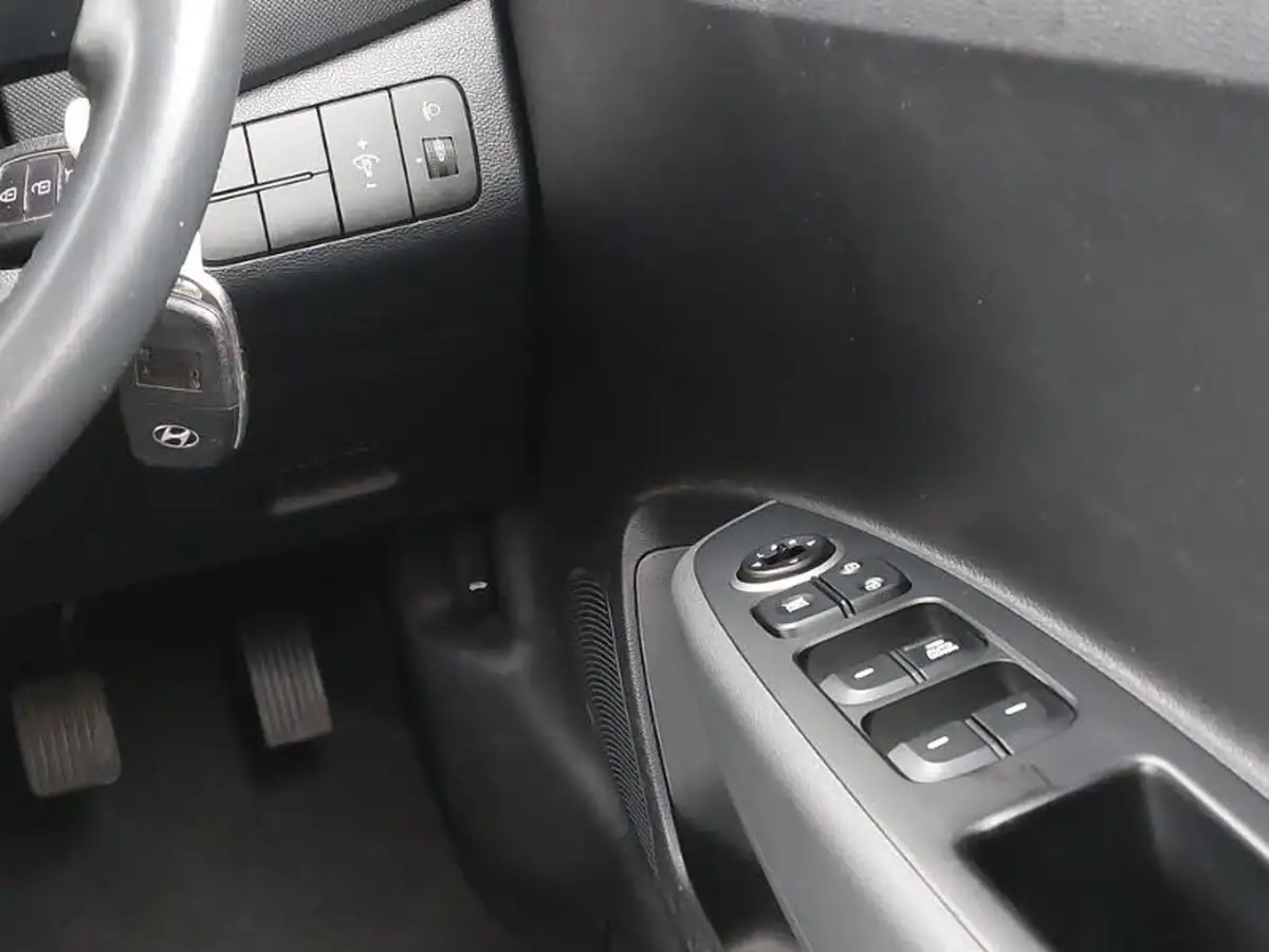 2020-hyundai-i10-10-play-big-9